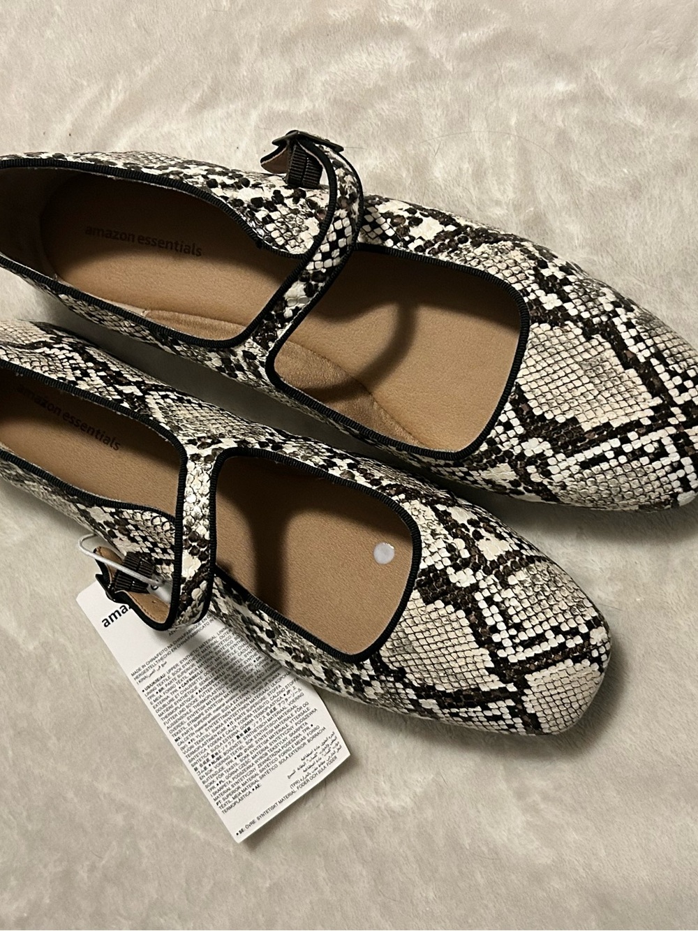 Amazon Essentials Women's Snake-Print Mary Jane Flats in Black & White